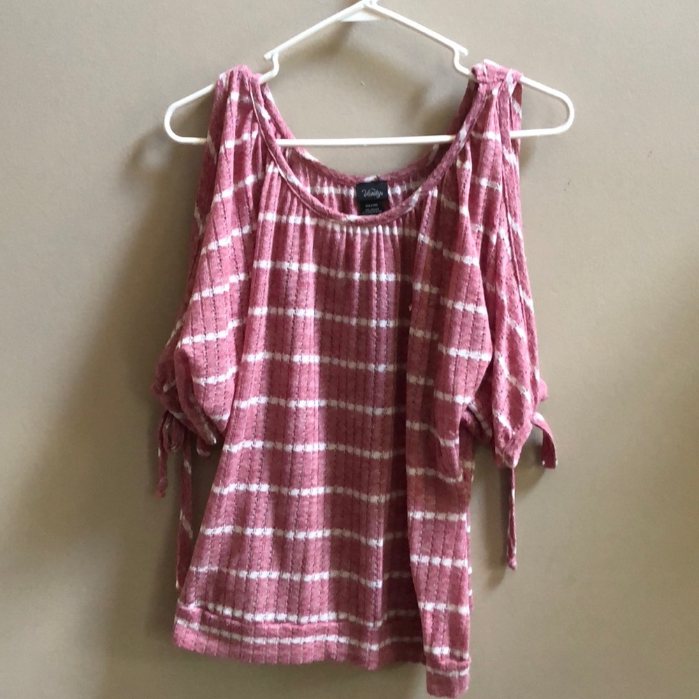 Women’s cold shoulder quarter sleeve sweater